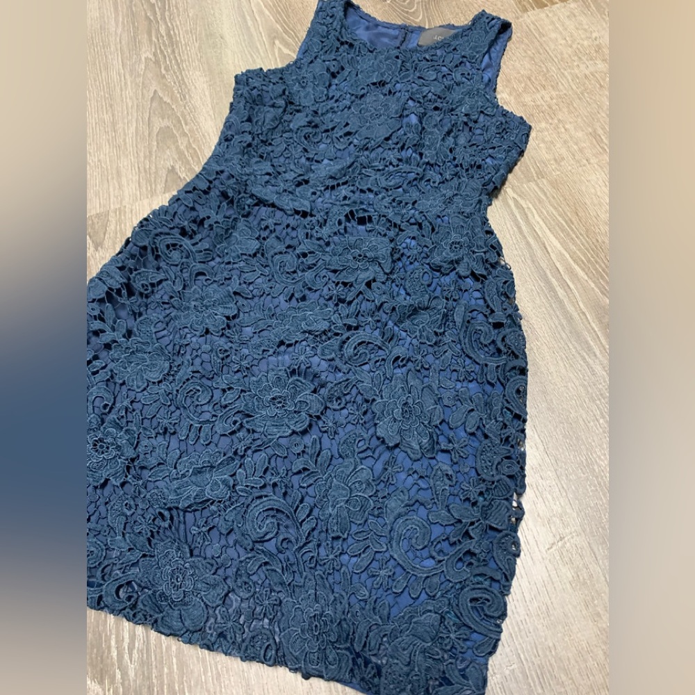 J. Crew Sleeveless Lace Sheath Dress Lined.   Sz 2.  Excellent Used Condition